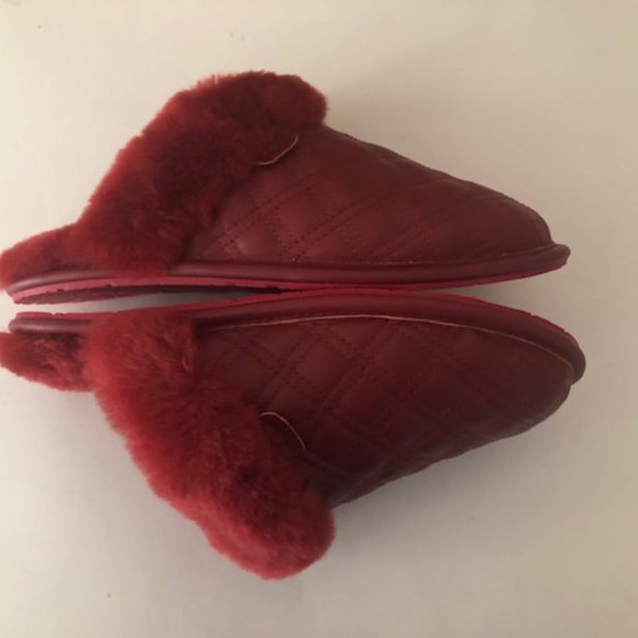 UGG Genuine Shearling Scuffette II Quilted Leather Red Slipper. Size: 8, 9 - Picture 12 of 15